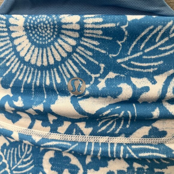 Lululemon Scoop Neck Tank Beachy Floral White Porcelaine SZ 12 - Picture 4 of 6